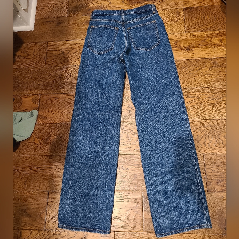 Abercrombie High Rise 90s Relaxed Jean Size 26. Regular Inseam. NWOT.